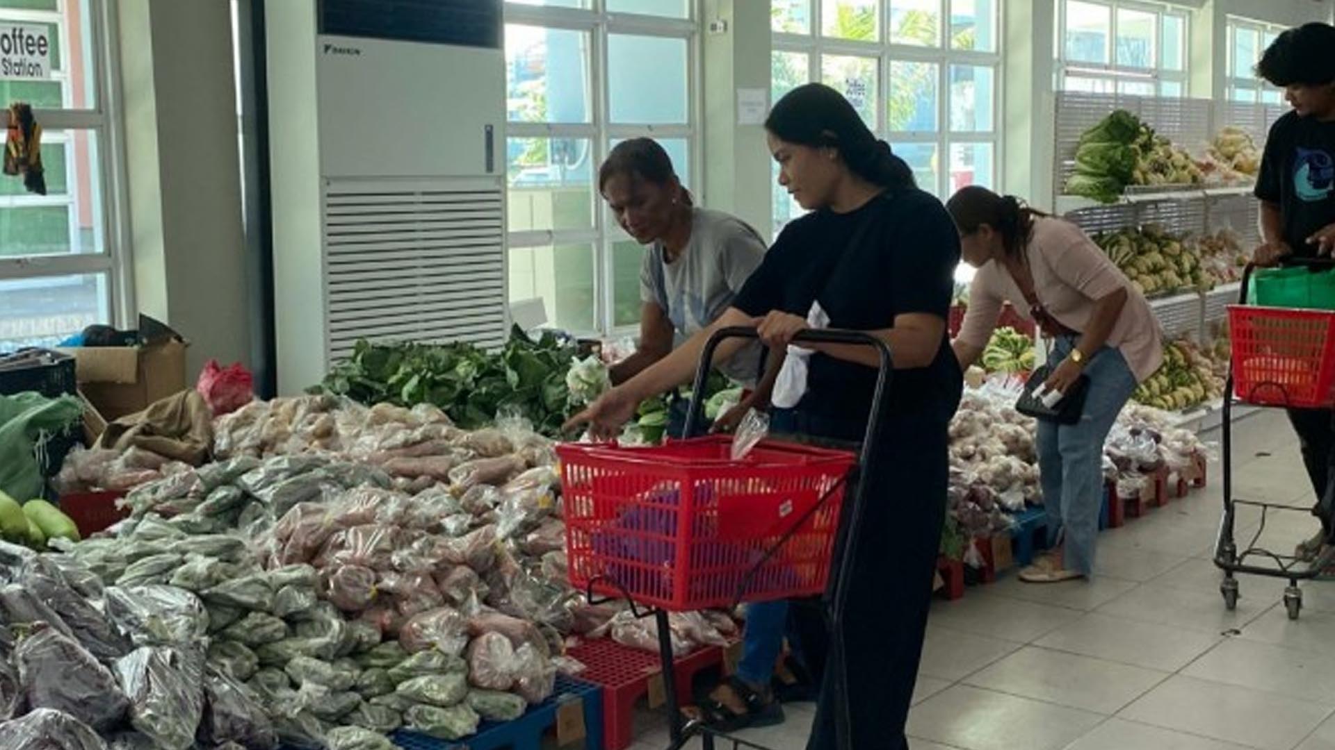 1.2K ‘Walang Gutom’ Recipients Redeem Food Stamps In Legazpi City