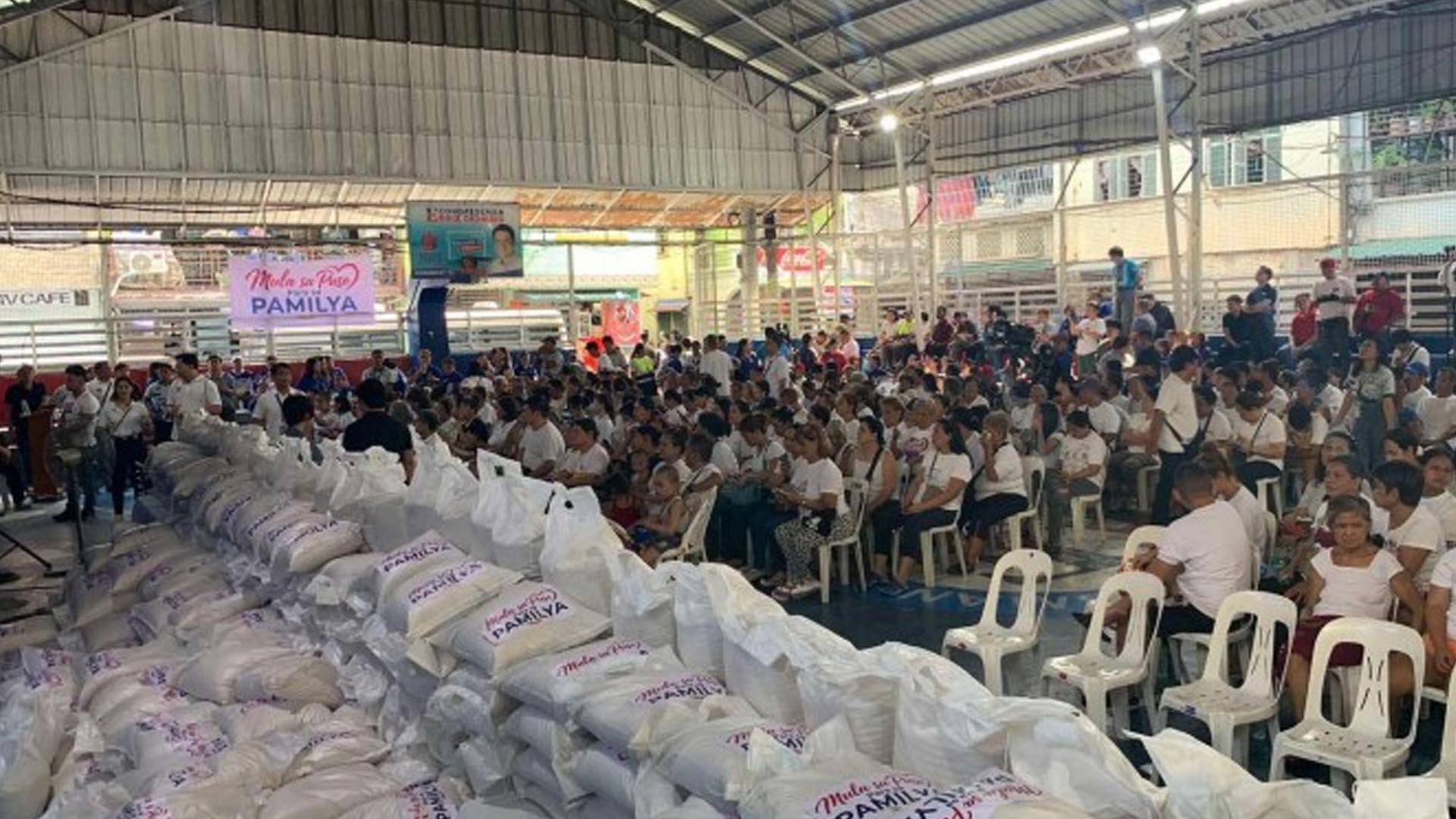 First Lady Brings Rice Aid Drive To Tondo Families